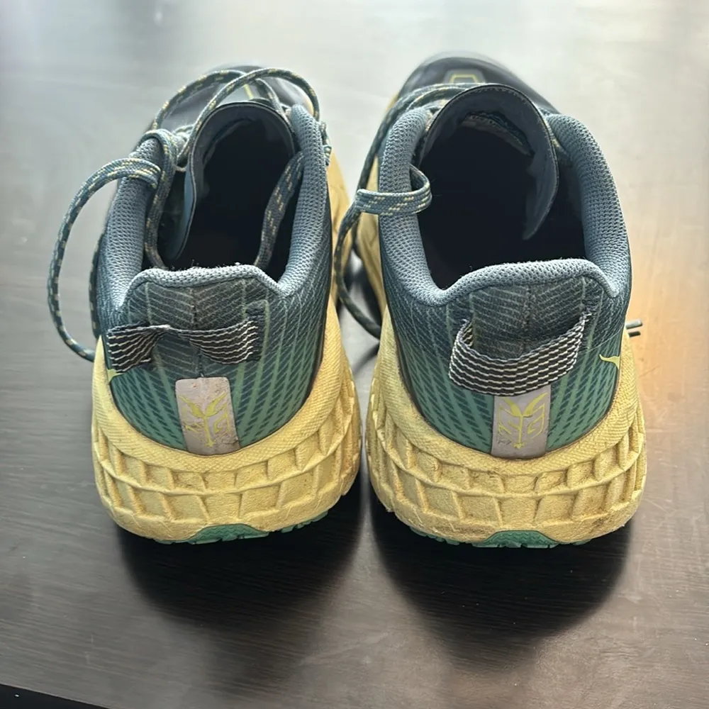 One One women’s size 6 used but lots of life left - Image 2