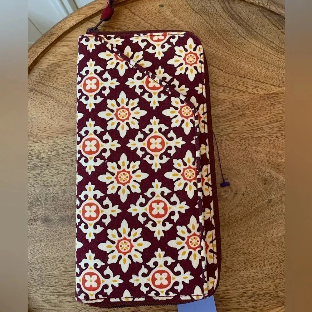 Vera Bradley Personal Travel Organizer Wallet in "Medallion-2006"‎ - Image 4