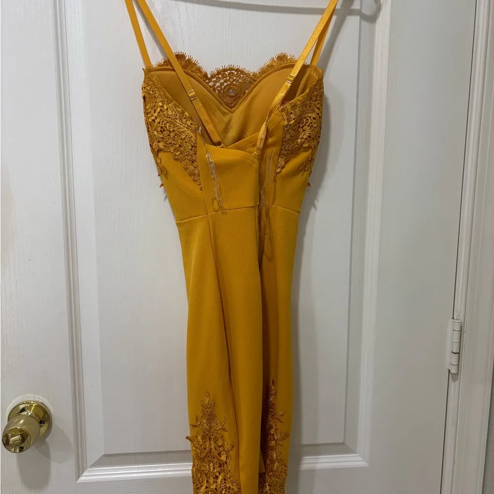 Haute Monde Yellow Gold Embellished Sheath Midi Dress - Image 2