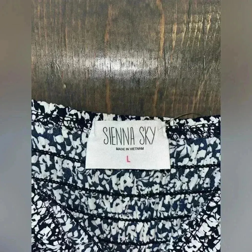 Sienna Sky Black & White Floral Print Smocked Crop Top‎ Tank Size L A32 - Image 2