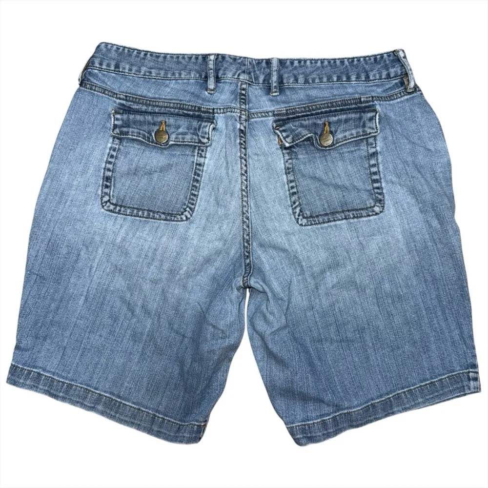 Vintage Eddie Bauer Denim Jean Shorts Light Wash Flap Pockets Size 14 9” Inseam - Image 3