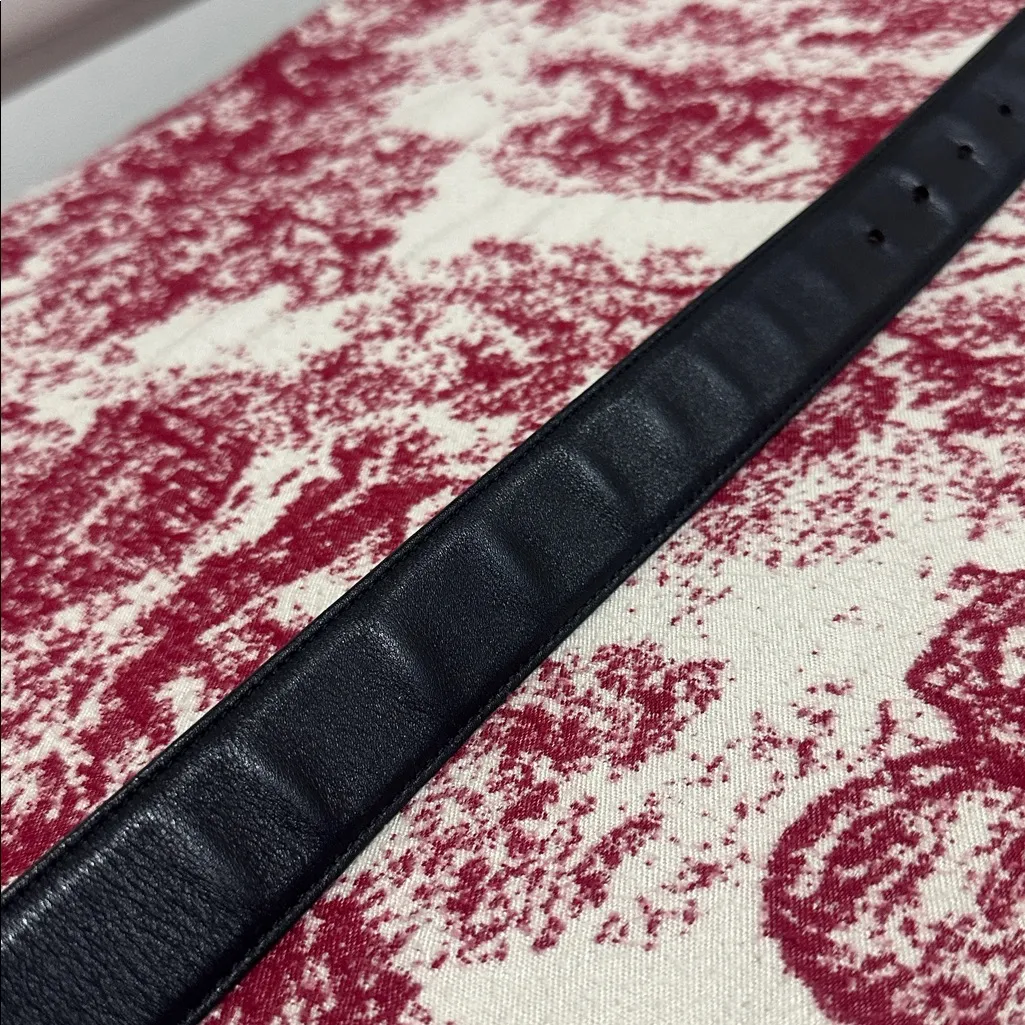 Gucci Black Belt with Gold GG Buckle - Image 5