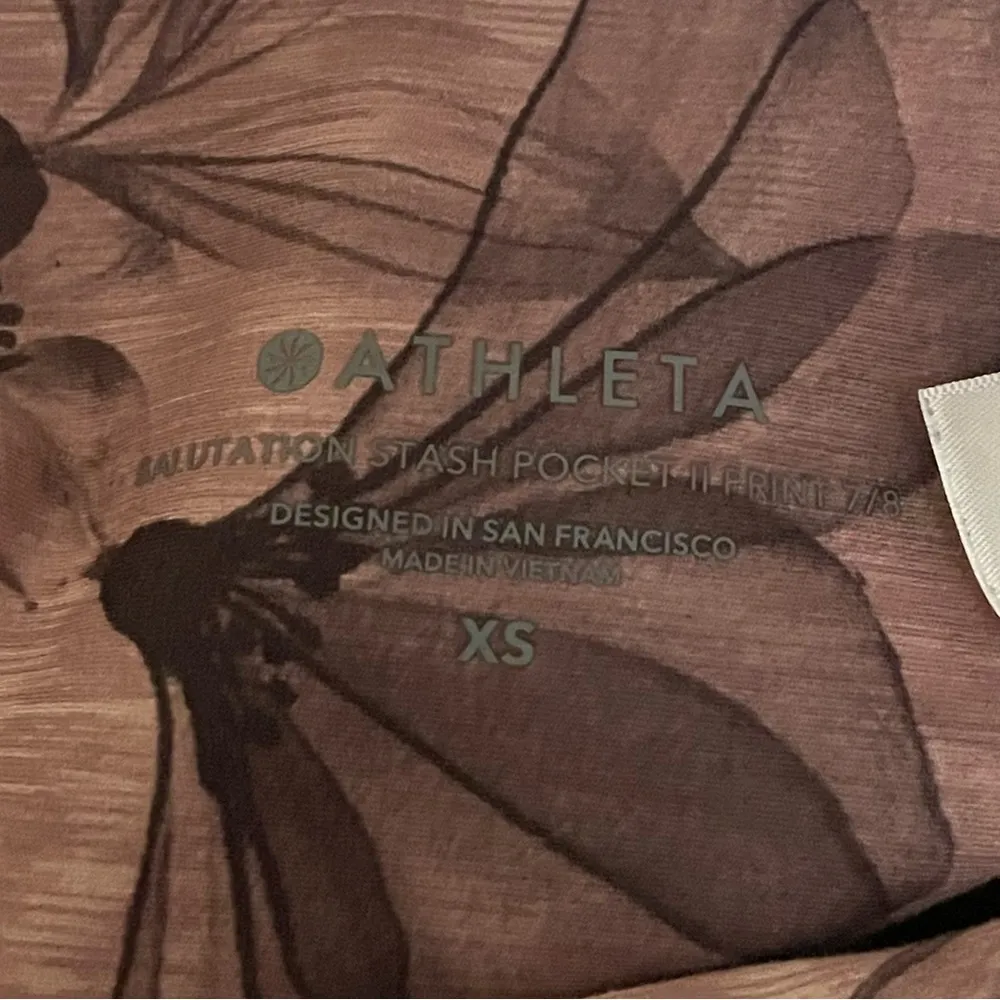Athleta  Salutation Stash Pocket II Printed 7/8 Tights - Image 4