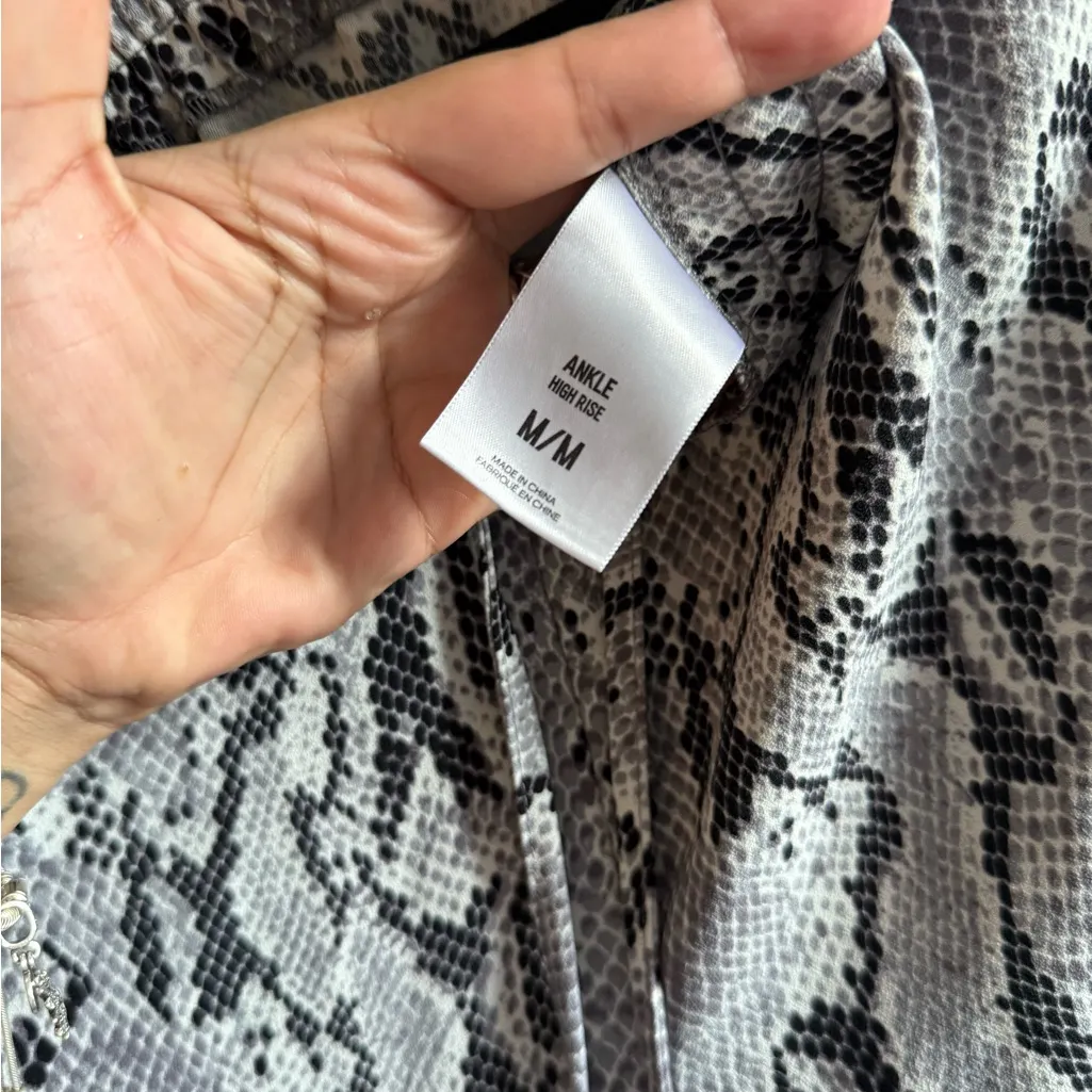 Express Black and Gray Snake Print Joggers Size M - Image 3