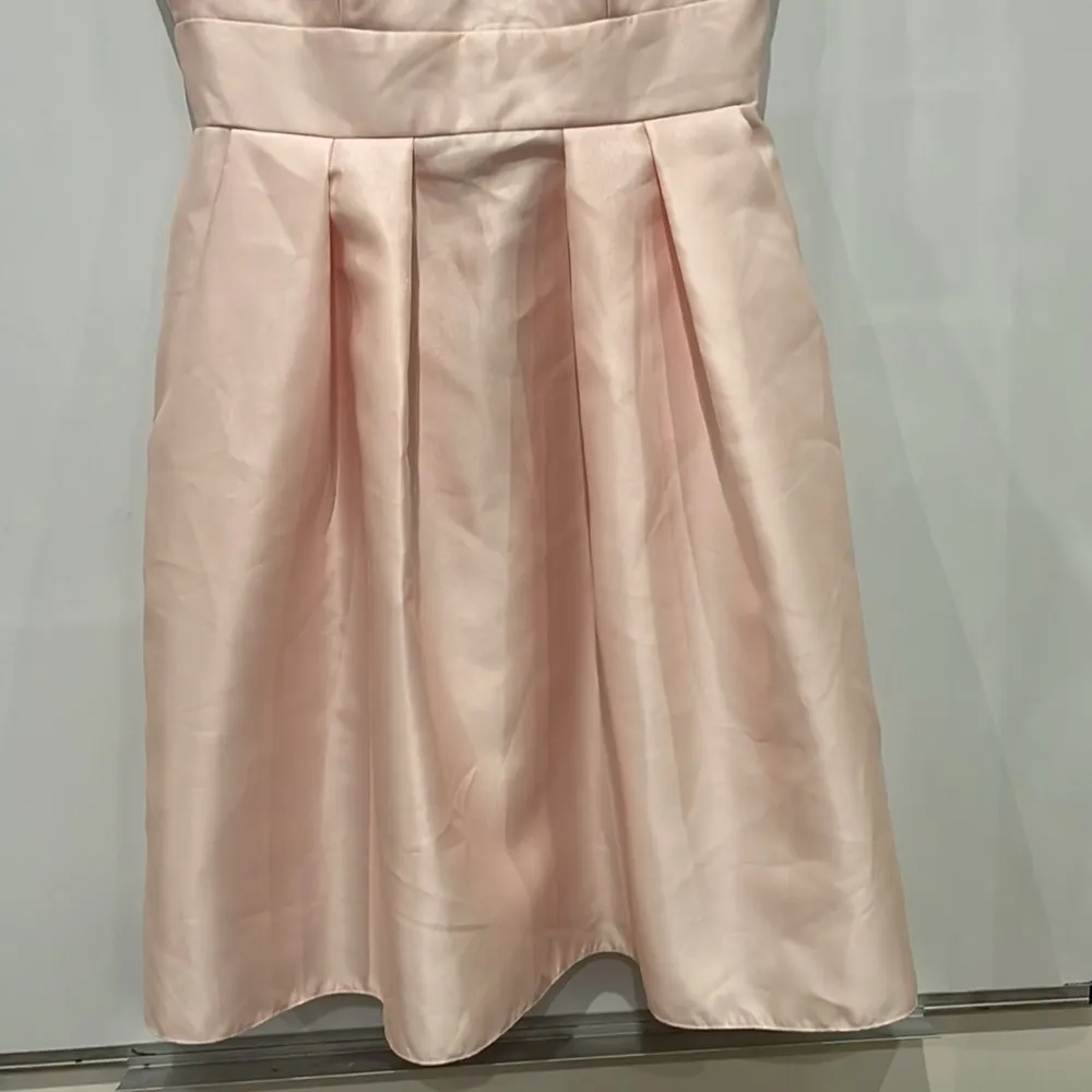Alfred Sung V-Neck Pleated Skirt Cocktail Dress with Pockets in Blush Size 8 - Image 5
