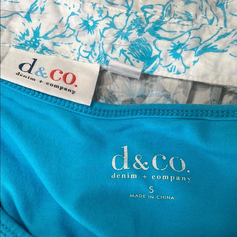 d.co Women's Blue Floral‎ Button Down Shirt - Image 3