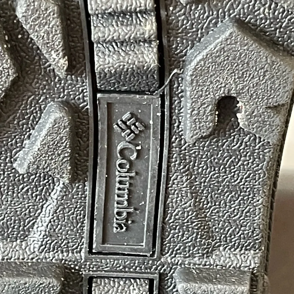 Columbia  200g Isolant snow boots in a size 5 - Image 7