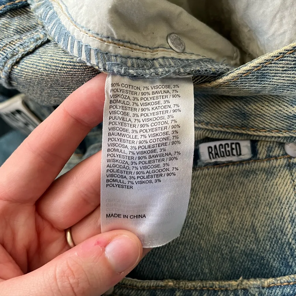 The Ragged Priest Distressed Goliath Low Rise Jean in Green Hue Women’s Size 28 - Image 10