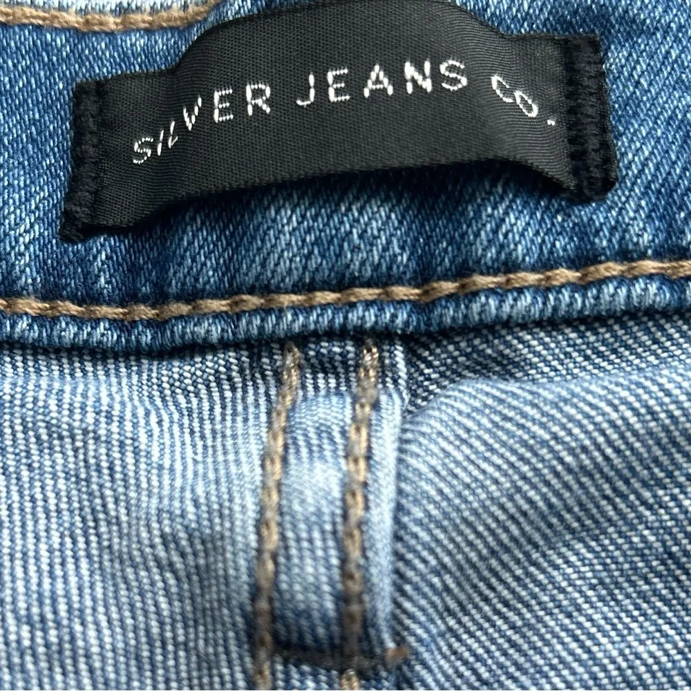 Silver Go Wide Crop. EUC Size 29. Cropped length 26 - Image 2