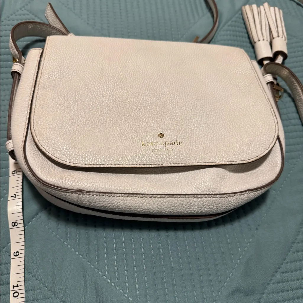 Kate Spade Cream Crossbody Bag with Gold Accents - Image 6