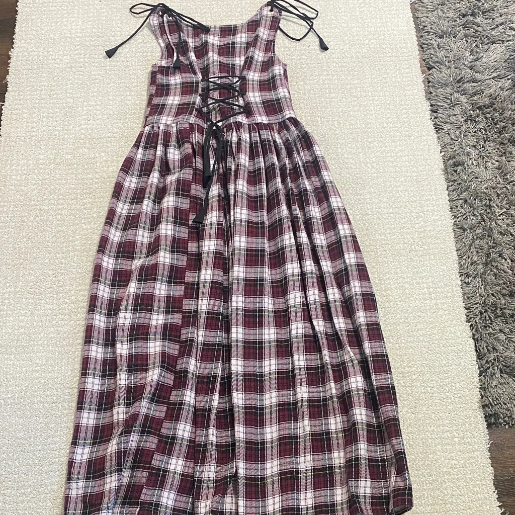 This is a plaid midi dress with a lace - Image 15