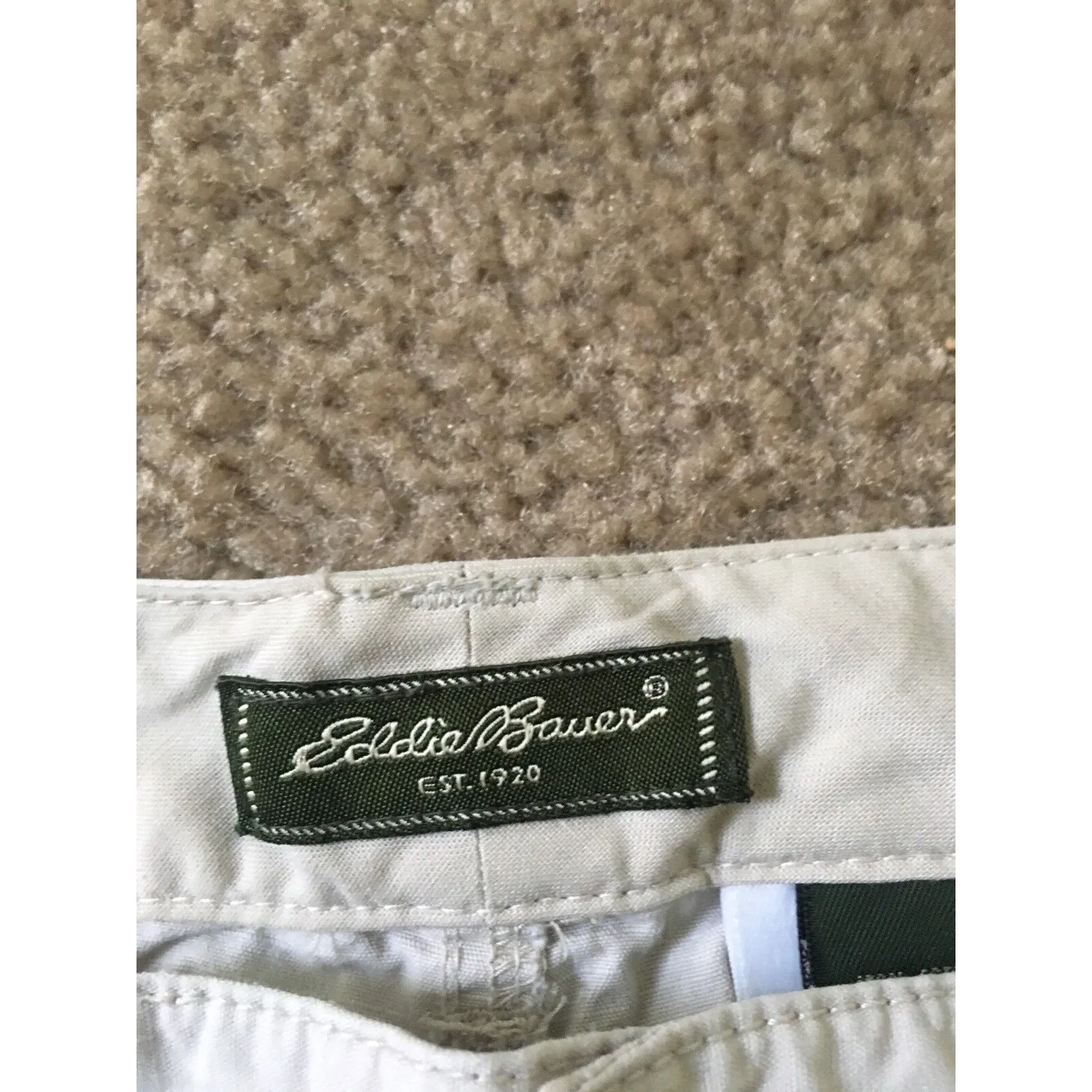 Eddie Bauer Women's Casual Shorts Size 12 Khaki - Image 3