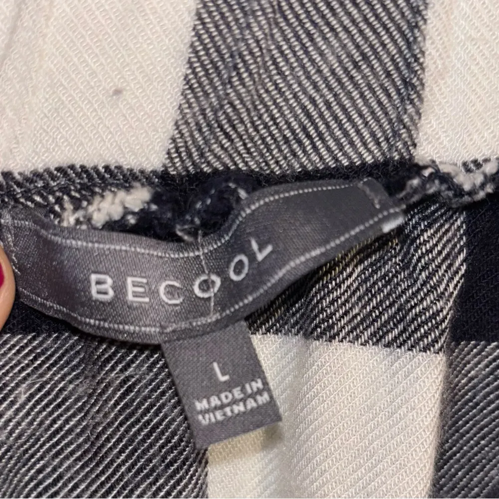 OFF THE SHOULDER BUFFALO CHECK TOP L - Image 3