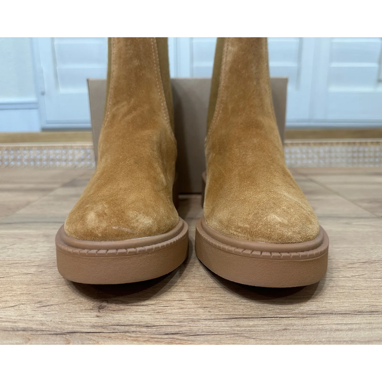 Vince Kegan Chelsea Ankle Boots Camel Suede Size 7 US Pre-Loved Water Repellant - Image 7