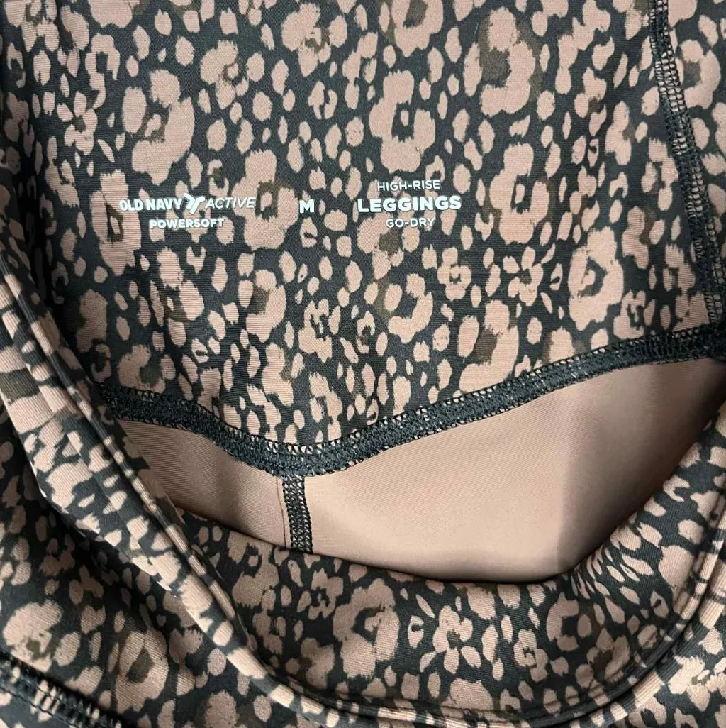 Old Navy Active PowerSoft High-Waisted PowerSoft 7/8 Pocket Leggings - Image 6