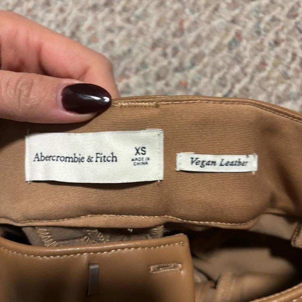 Abercrombie & Fitch 90's Tailored Vegan Leather 6" Shorts - Caramel- Size XS - Image 5