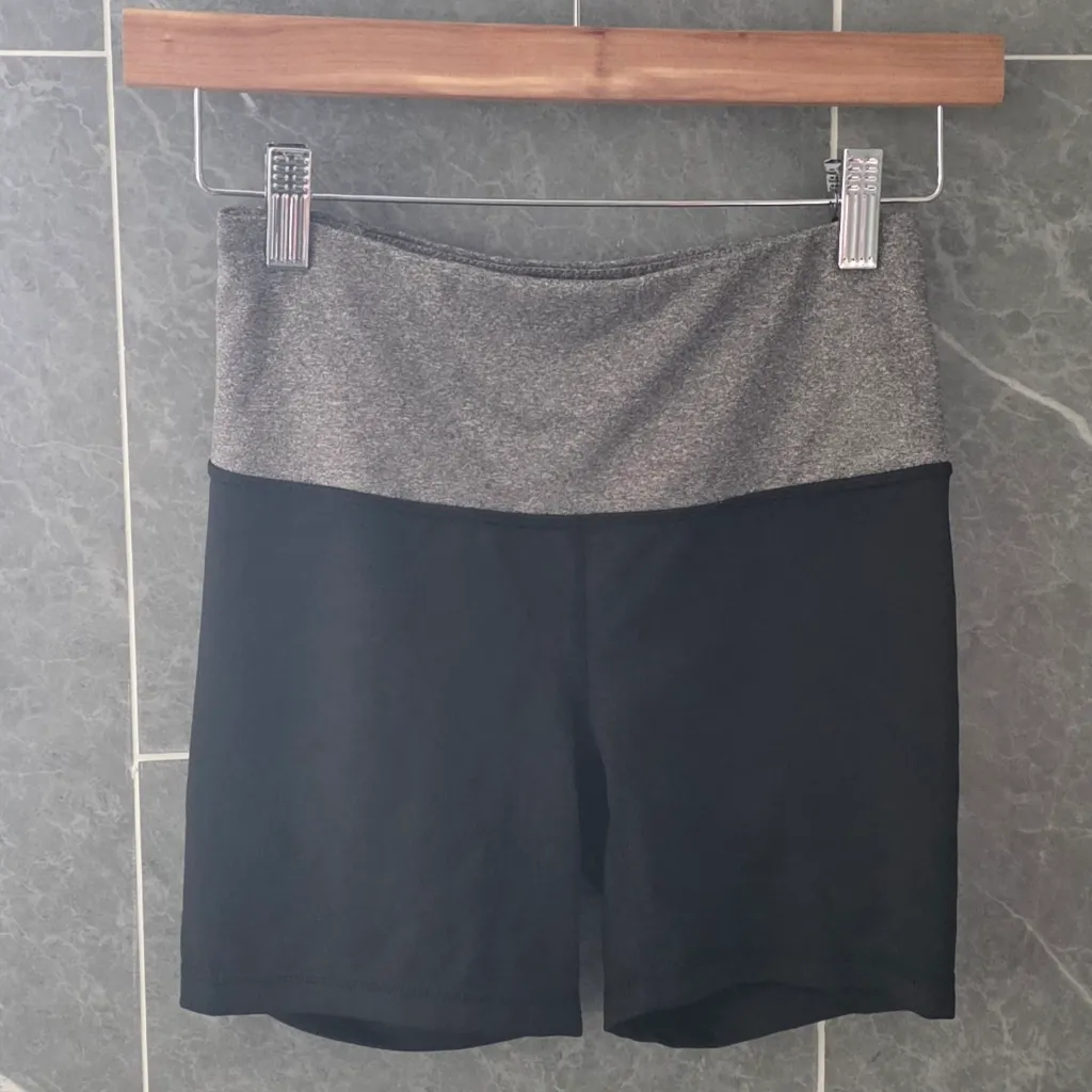 Reebok Women's Black and Gray Bike Shorts - Image 2