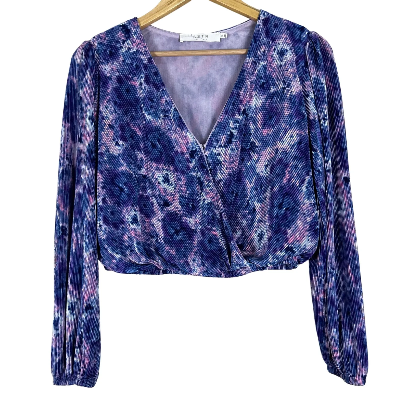 ASTR Surplice Crop Top Womens XS Purple Long Sleeve Pleated Plisse Boho Whimsy - Image 2