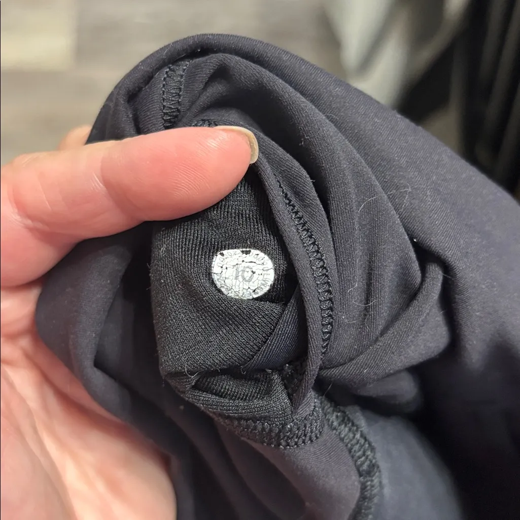 lululemon cropped Classic Black Leggings - Image 3