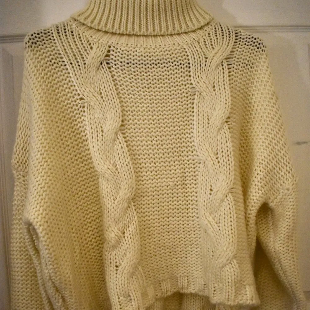 Chunky cableknit turtleneck boutique sweater - Image 2