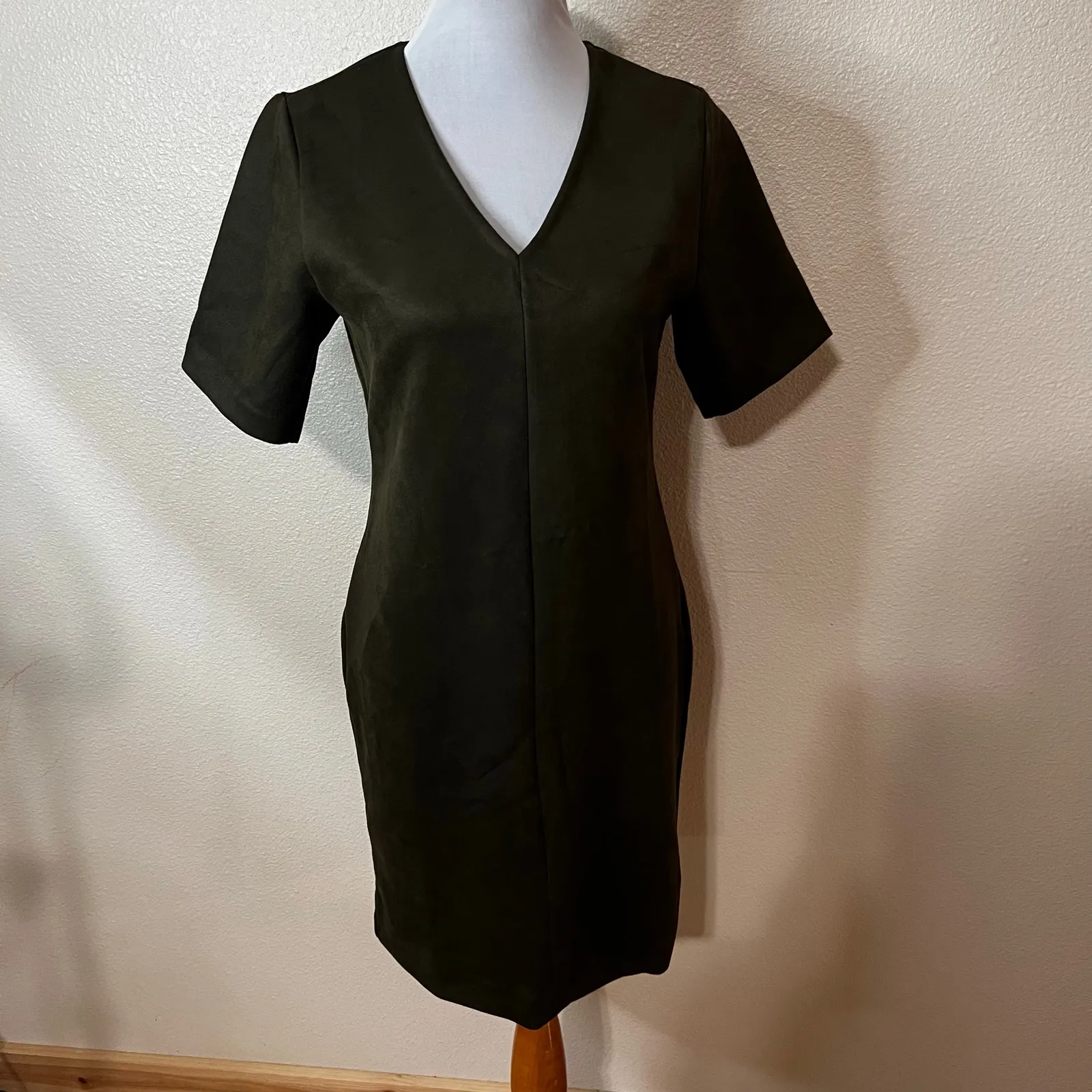 SPANX Olive Green Faux Suede V Neckline Short Sleeve Column Mini Dress SMALL - Image 2