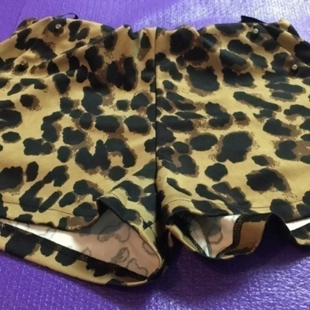 un brand ladies shorts S - Image 16