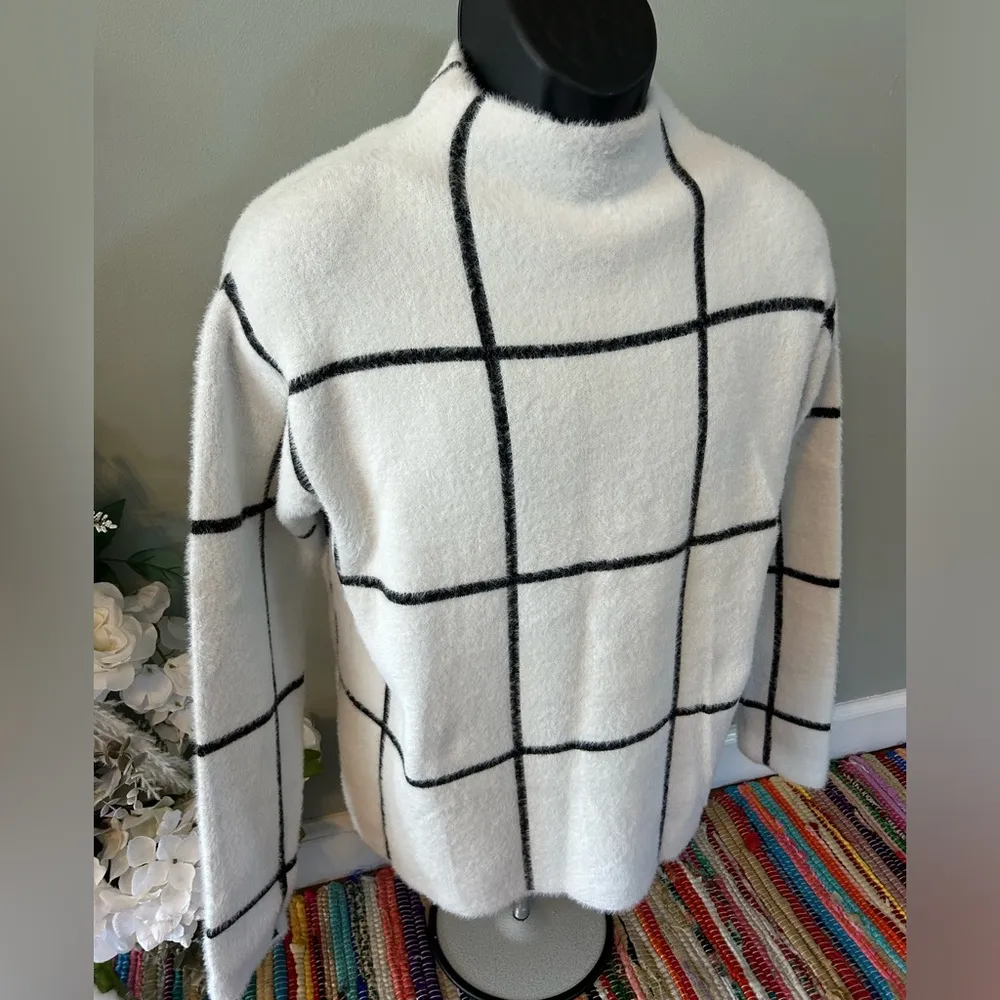 NEW Rachel Zoe Large Plaid Mockneck Sweater White Black Small - Image 4