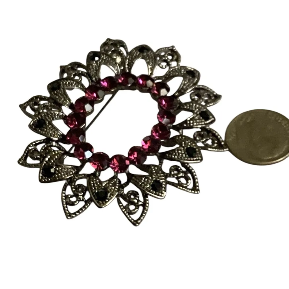 Vintage gunmetal filigree brooch. Black and eggplant crystals. - Image 6
