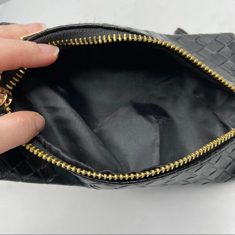 Black Faux Leather Woven Gold Tone Exposed Zipper Wristlet - Image 5