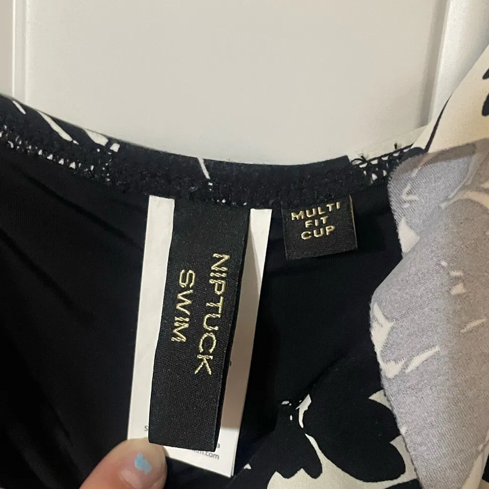 Niptuck Black White Floral Swim top Ruffle Flattering Tummy Control Size 12 Pads - Image 2