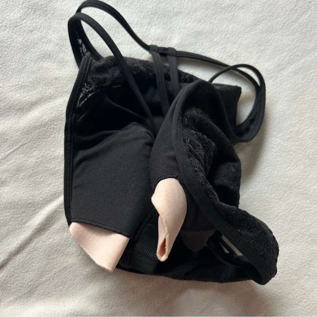 Lululemon Top Elegant Black Lace Bralette - Image 5