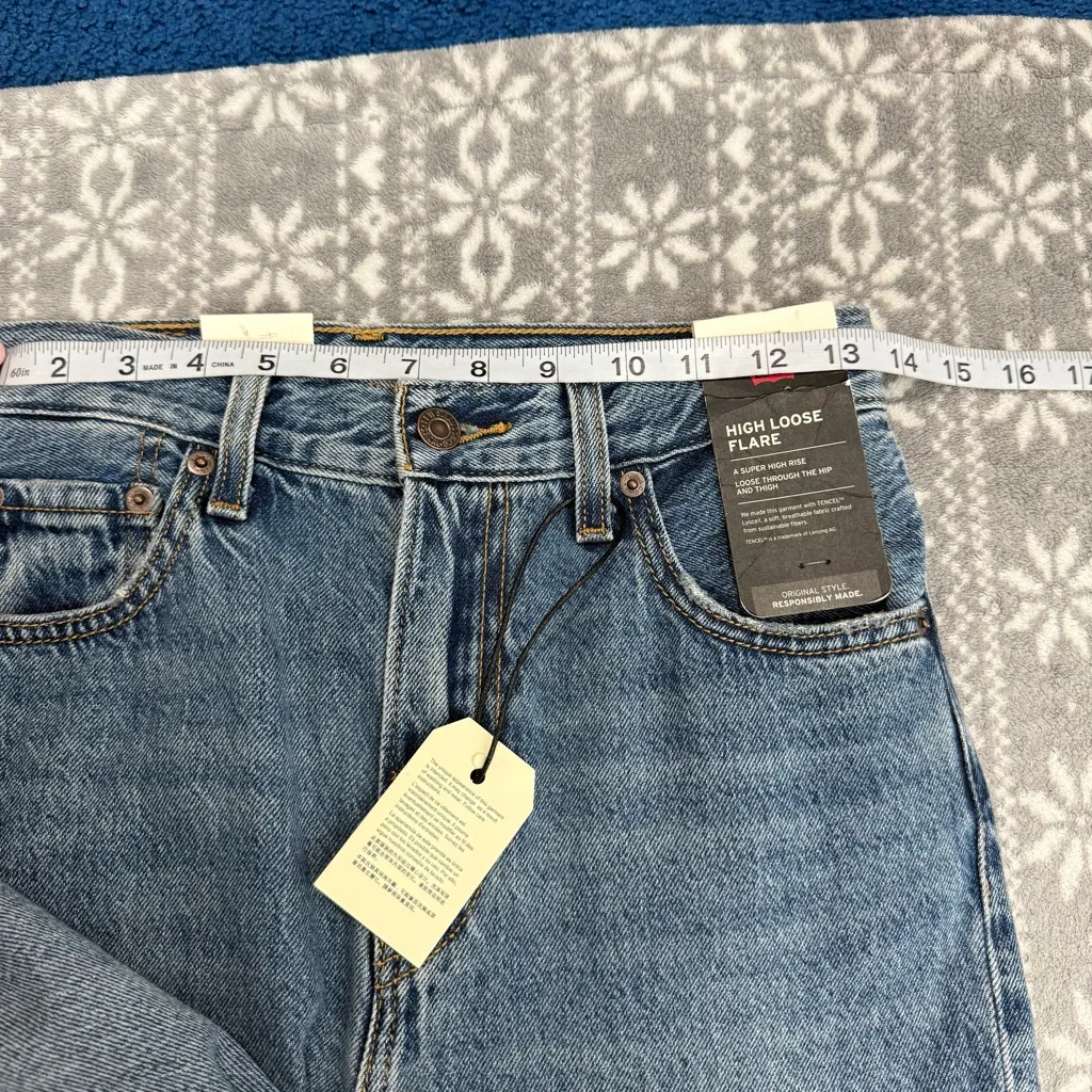 NWT Levi’s Women’s High Rise Loose Flare Leg Relaxed Ripped Knee‎ Size 25 x 32 - Image 12