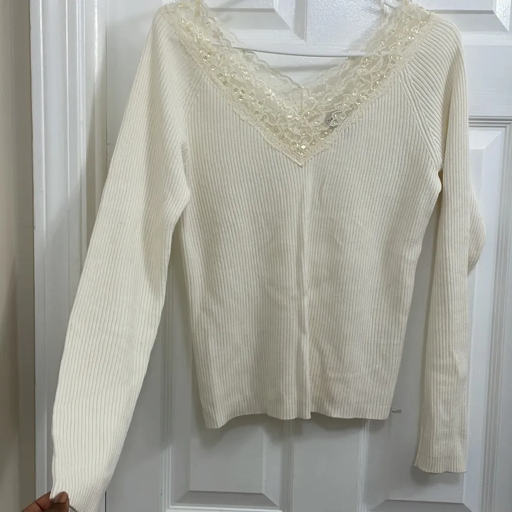 Inspire by one step women’s vintage v neck ribbed lace sweater size L Size L - Image 3