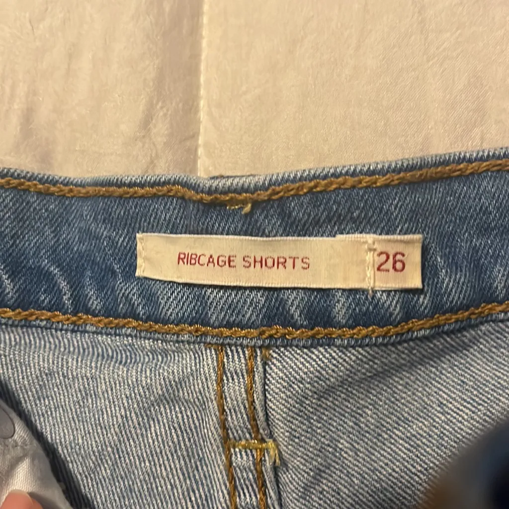 Levi’s rib cage shorts - Image 4