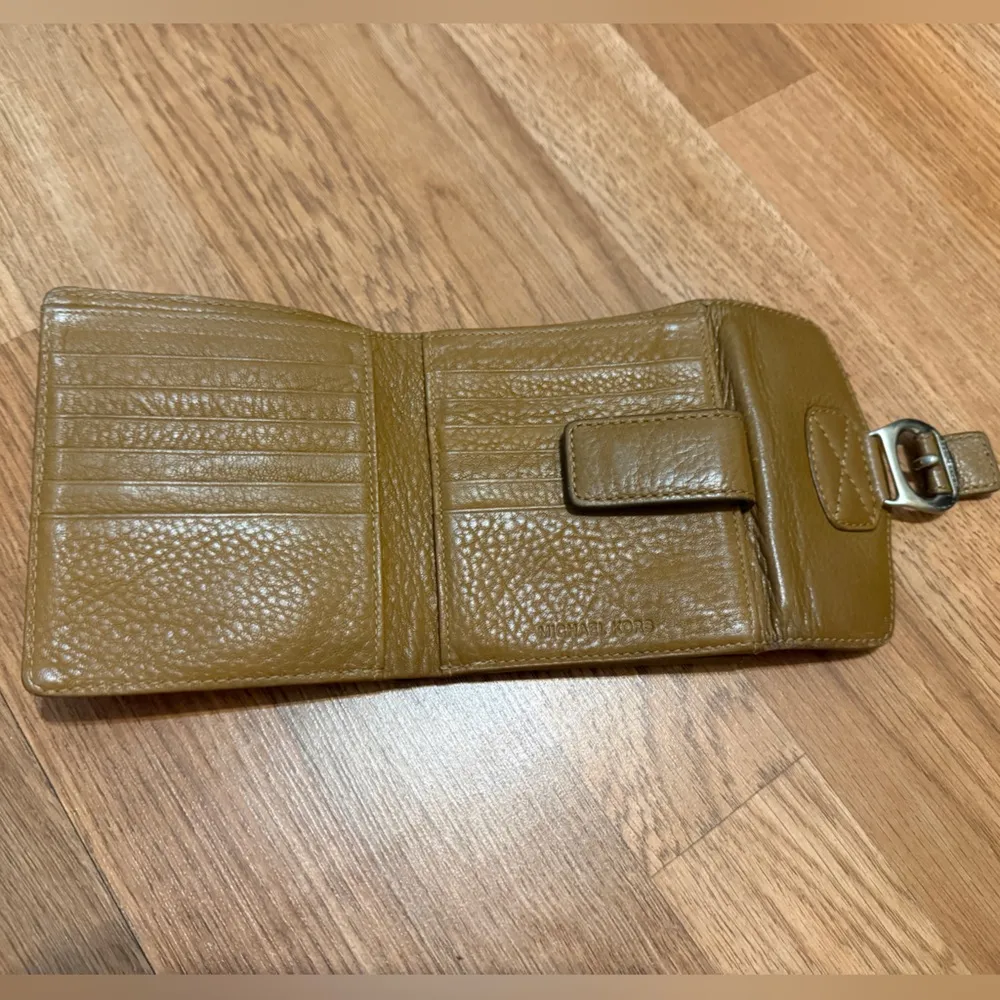 Vintage Michael Kors wallet - Image 2
