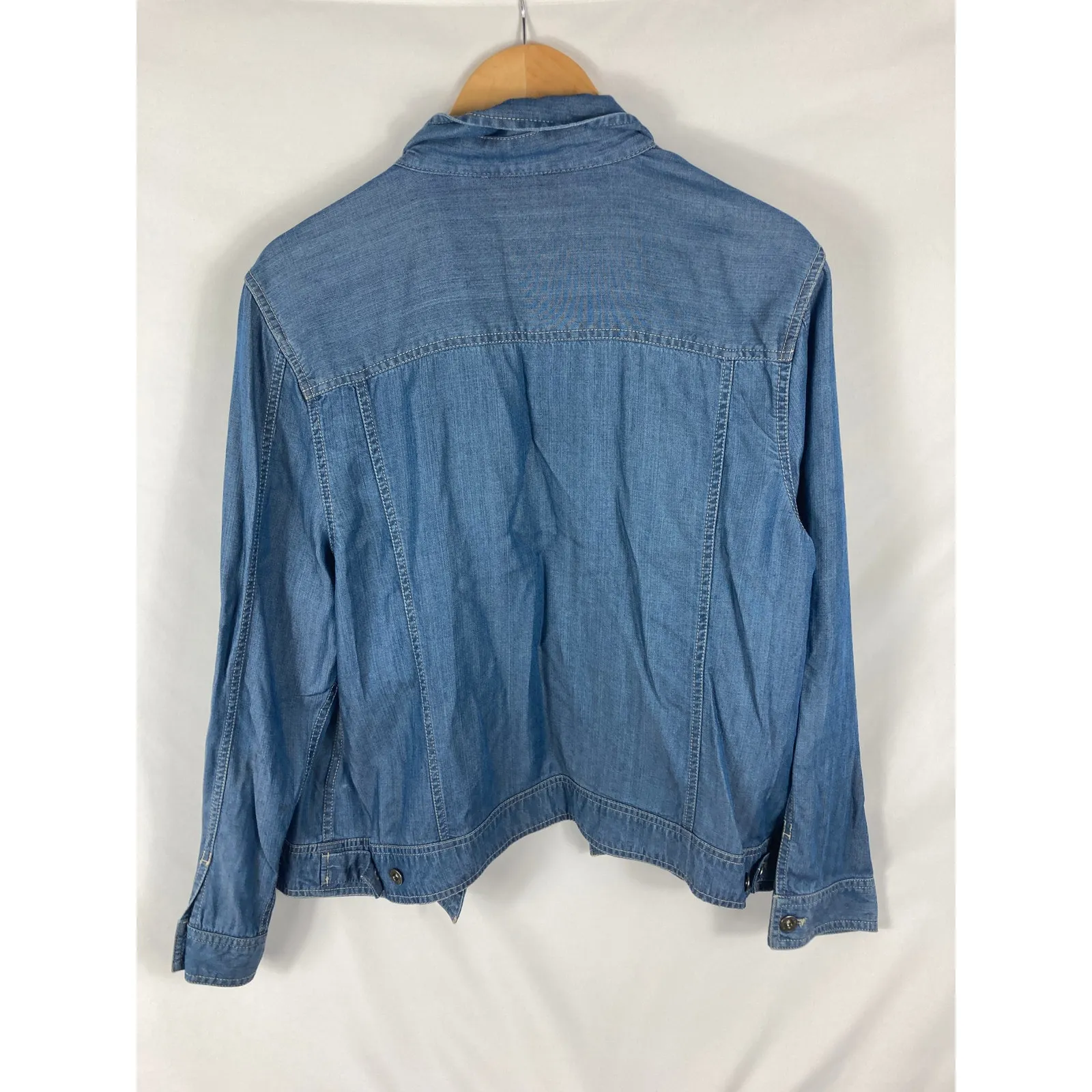 LL Bean Blue Chambray Button Up Lightweight Jacket Size XL - Image 4