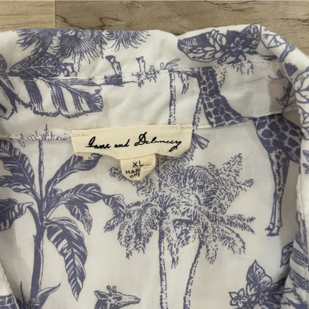 Jane and Delancey Women’s Giraffe Print Button Down Size XL - Image 5