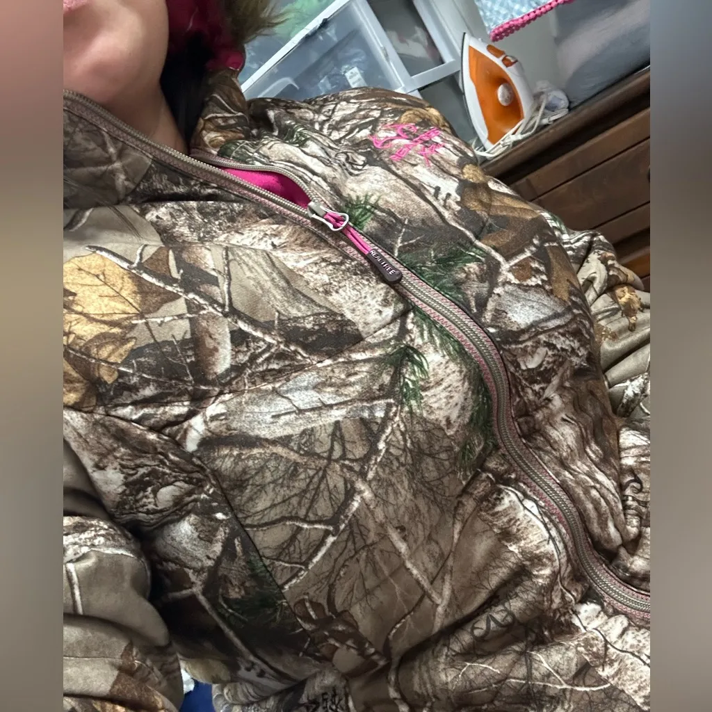 Realtree Camouflage women’s Puffer Jacket with Pink Interior - Image 7