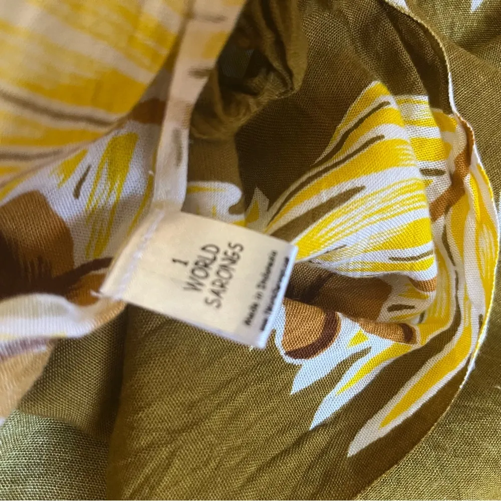 1 World Sarongs Yellow and Brown Tropical Floral Sarong Size undefined - Image 5