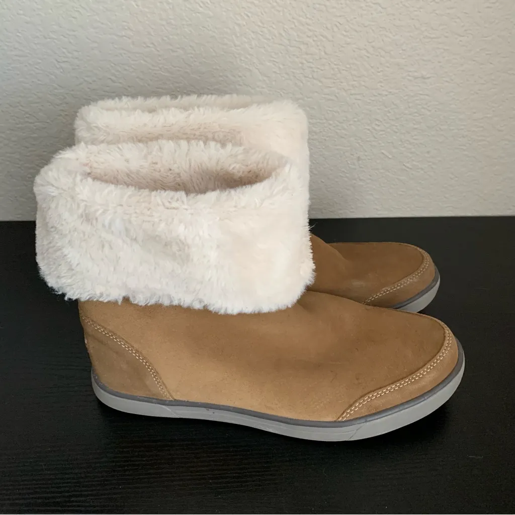 Womans Tan Fur Eddie Bauer Ankle Boots Size 10 - Image 2