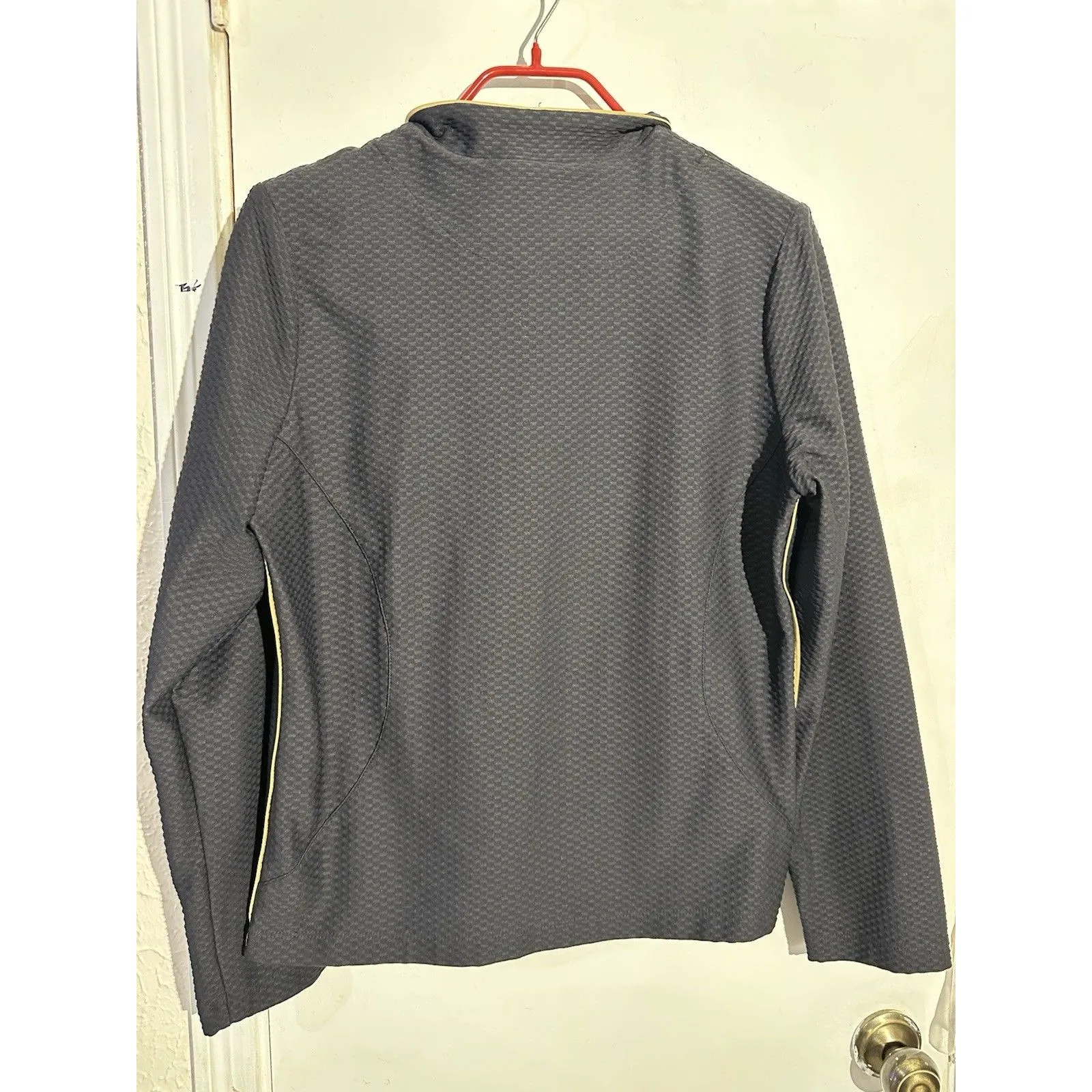 Tail Tech Performance 1/2 Zip Pullover in a textured Black size L. Size L - Image 2