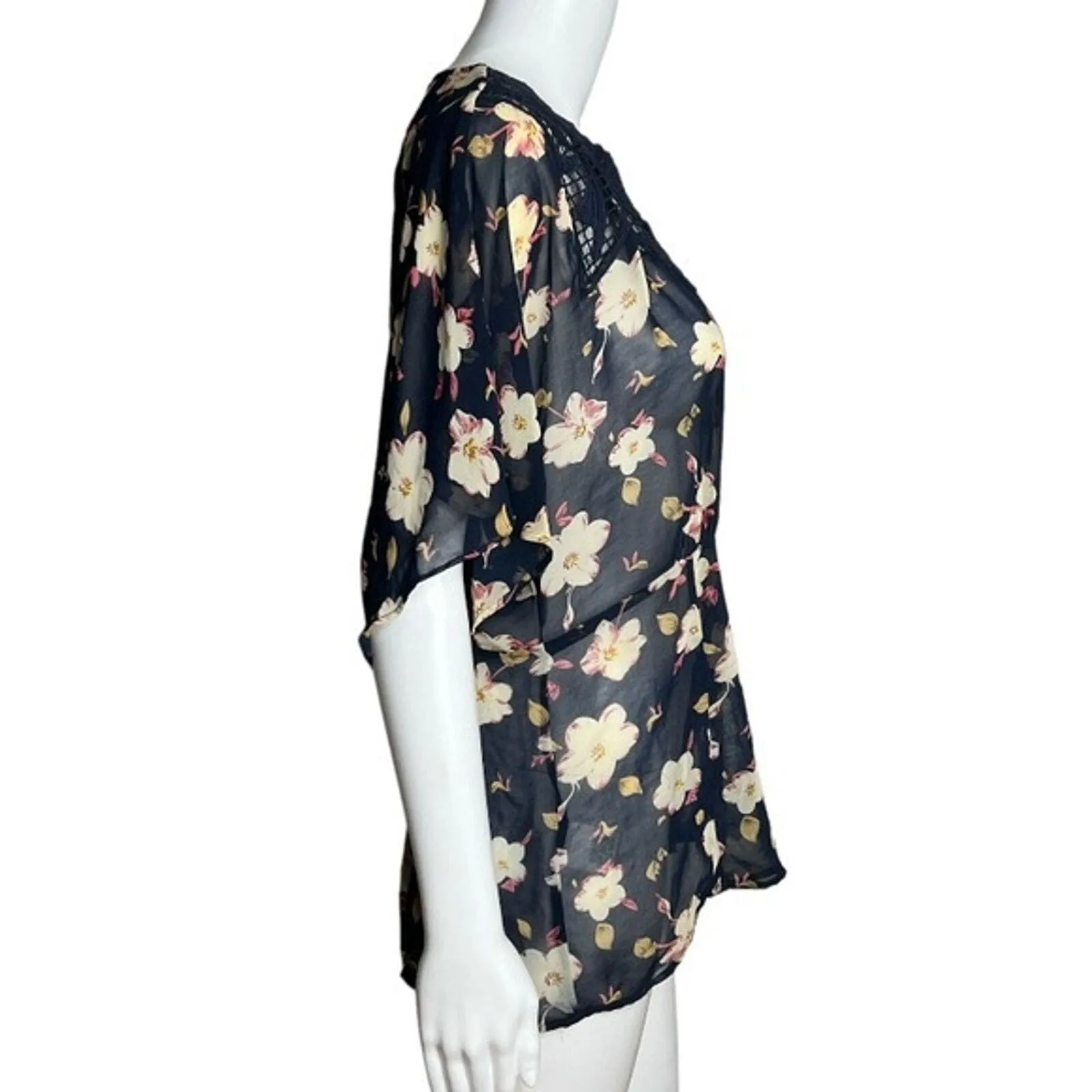 Anthropologie Meadow Rue Shirt Women‎ Medium Black Pink Floral Crochet Peplum - Image 2