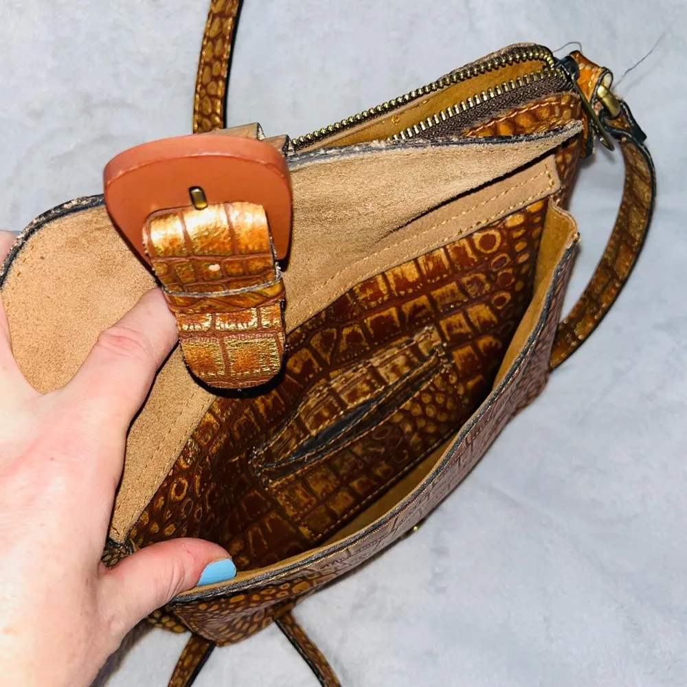 PATRICIA NASH Avellino Gold Leather Croc Crossbody - Image 7