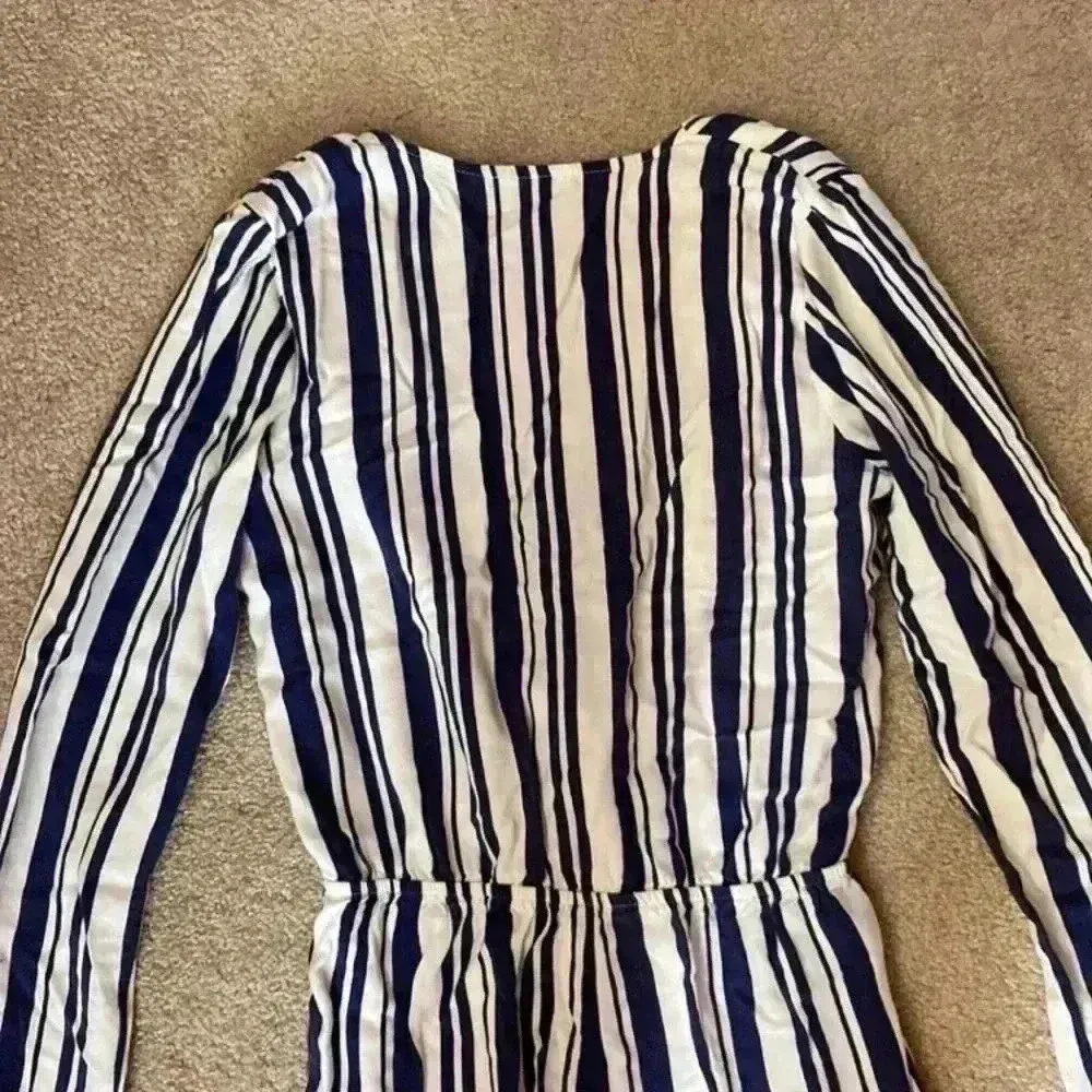⭐️ Tobi blue and white striped long sleeve romper in size small - Image 6