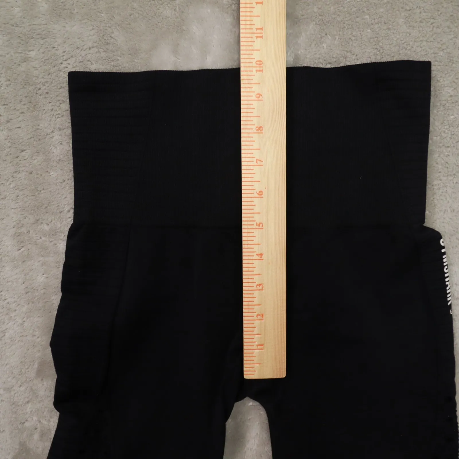 Gymshark Women's Energy Seamless Leggings in Black Cutout Size Small - Image 7