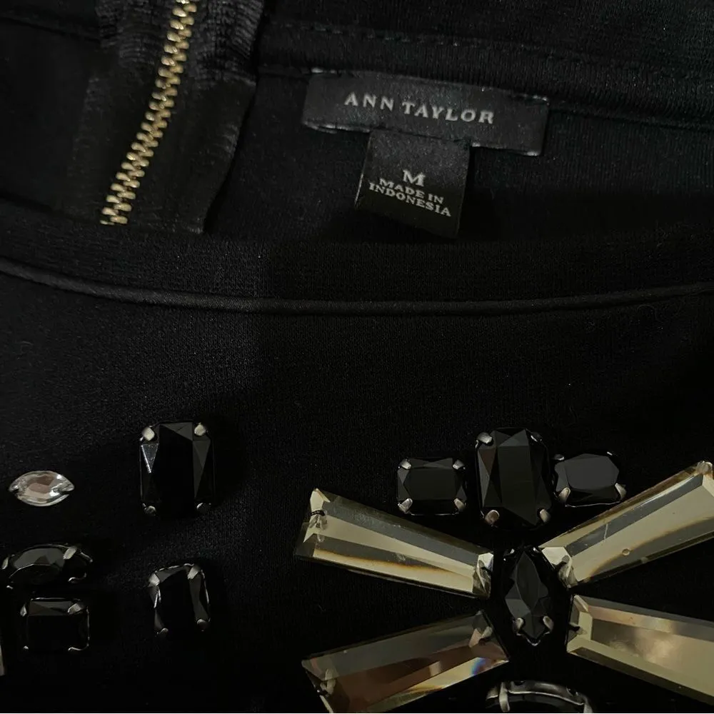 Ann Taylor Jewel Neck Black 3/4 sleeve blouse Size M - Image 6