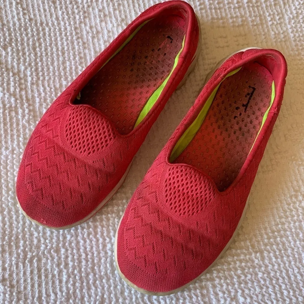 Sketchers GoGa Mat Pink Slip On Sneakers - Image 2