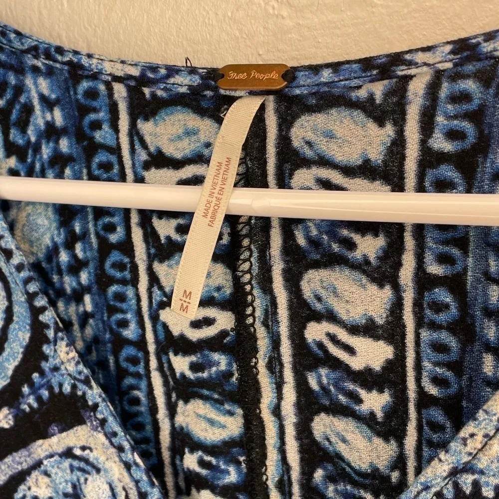 FREE PEOPLE WILD AND FREE LONG SLEEVE PAISLEY CROPPED TOP - Image 4