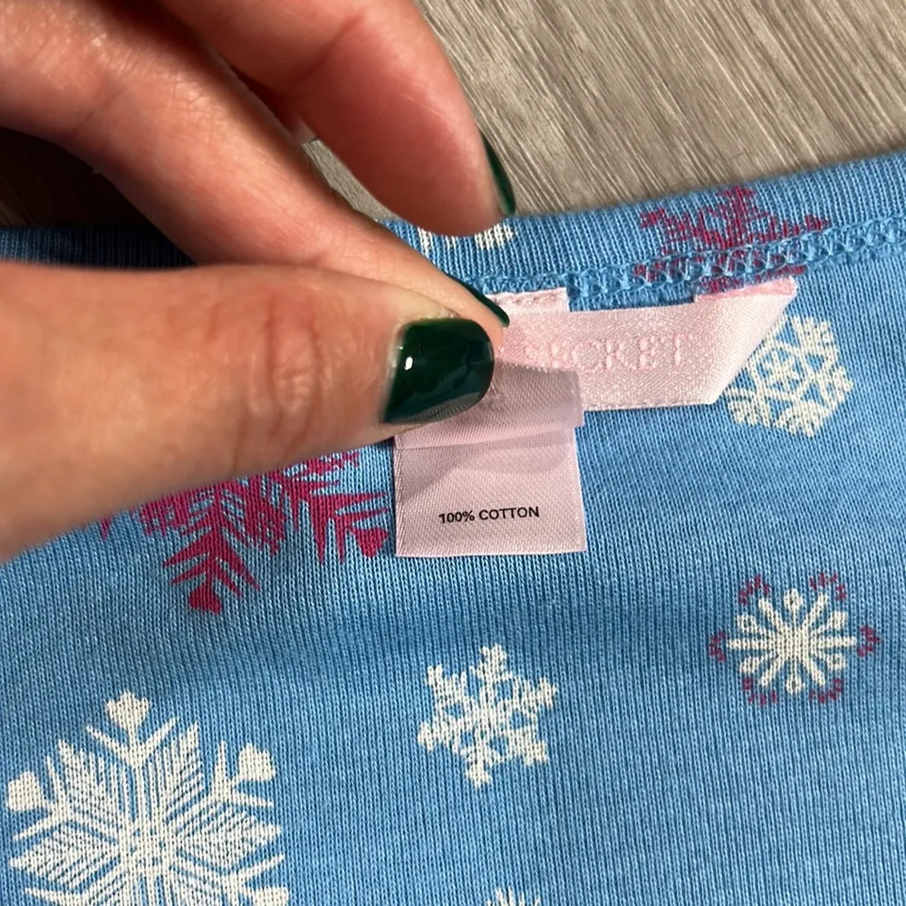 Victoria’s Secret • snowflake winter Christmas printed pajama sleep shirt - Image 8