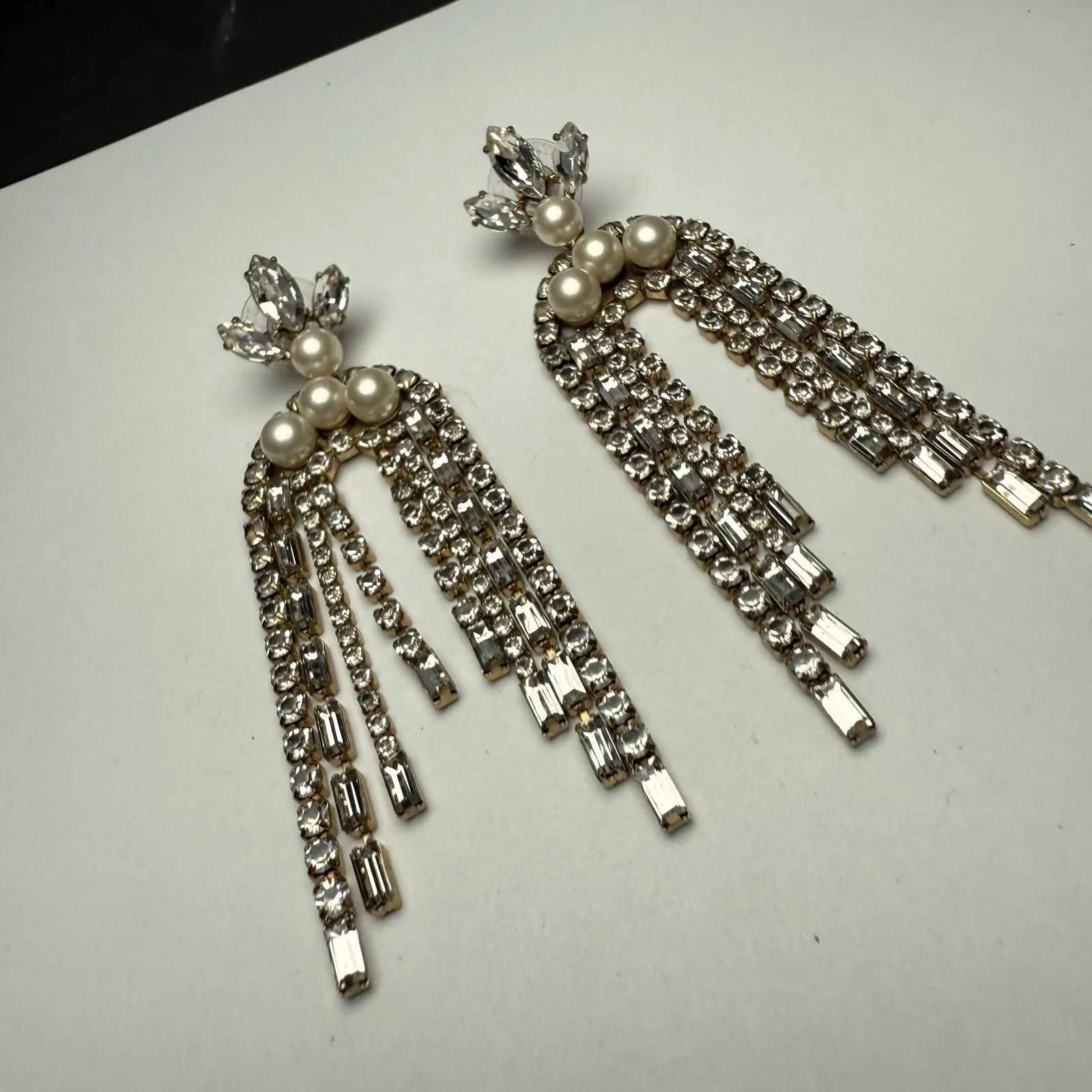 Stella & Dot Waterfall Chandelier Drop Pierced Earrings Rhinestone Faux Pearl - Image 3